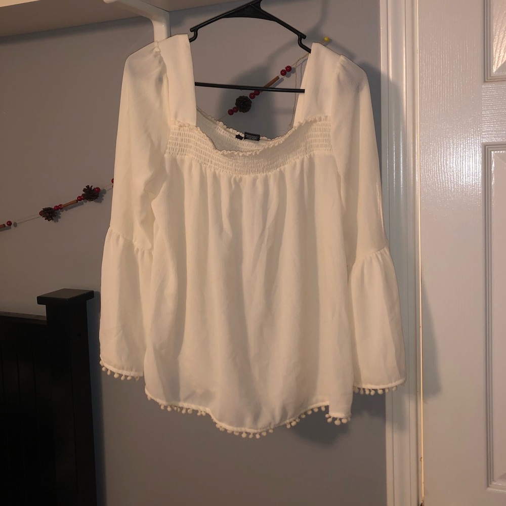 White blouse - Picture 2 of 4